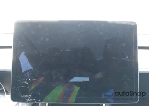 2020 Tesla Model Y z USA, uszkodzony, nr VIN 5YJYGDEE0LF047030